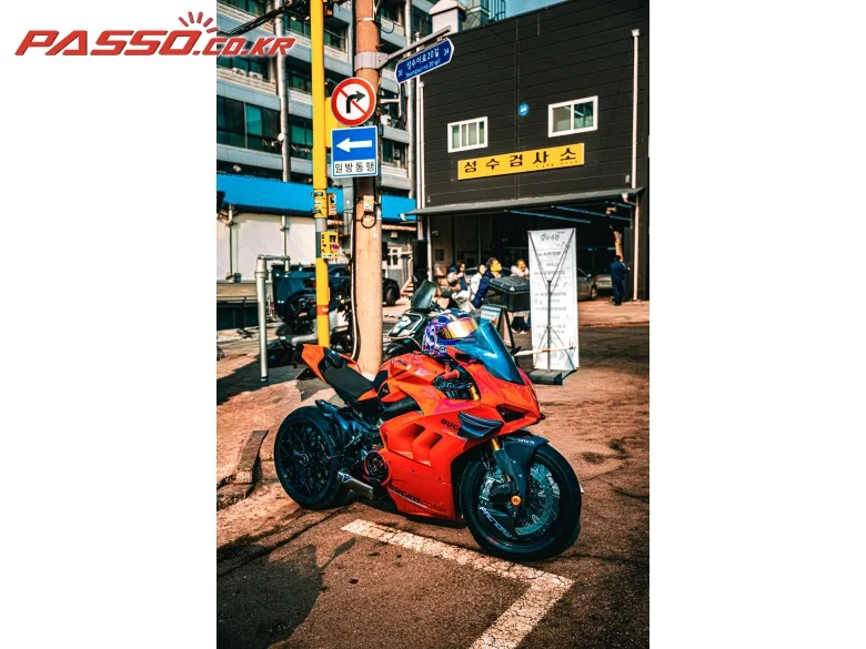 두카티 파니갈레 V4 S 2019 사진 3