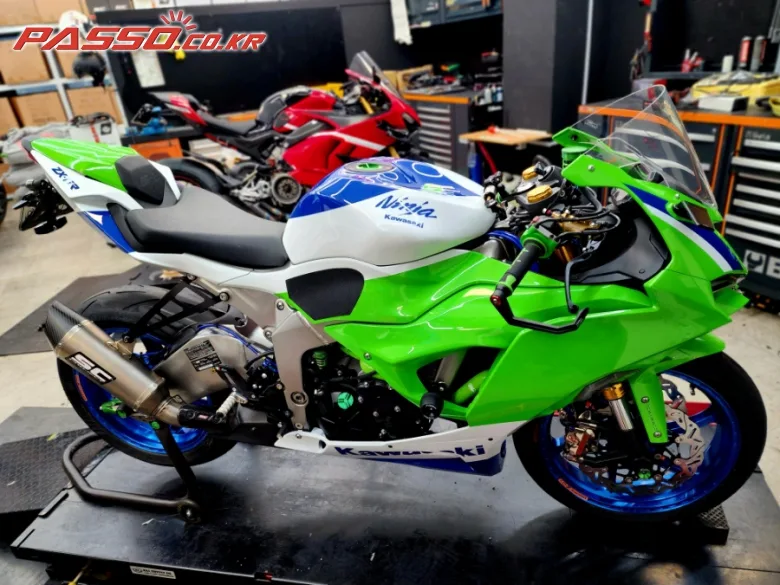 가와사키 40주년 기념 ZX-6R 라이테크 데모카 풀옵션 장착 된 WSBK 사양 닌자 2024 사진 1