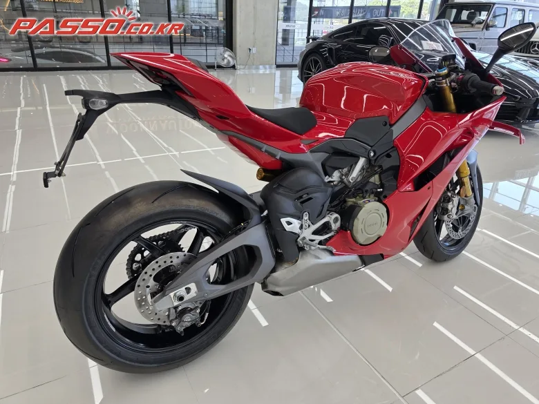 두카티 파니갈레 V4 S 2026 사진 4