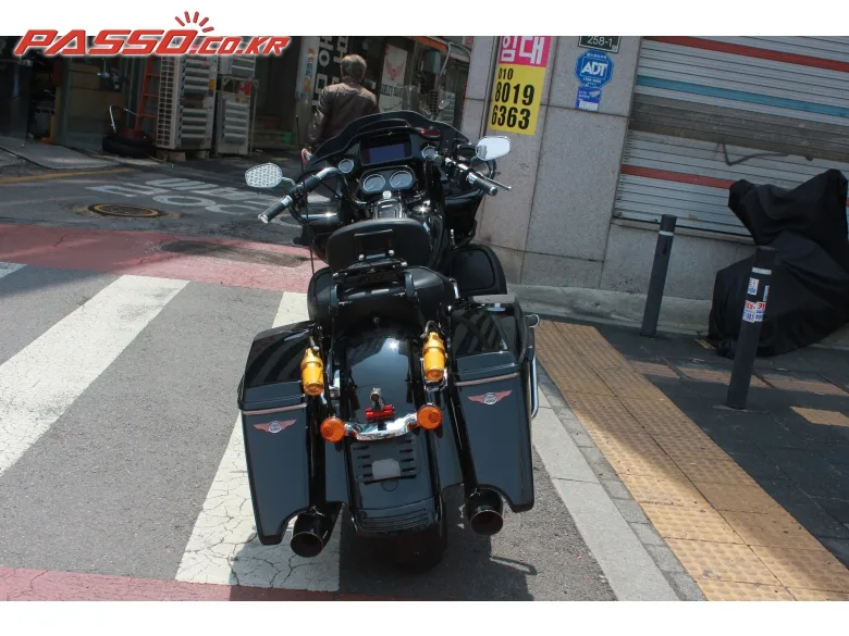 할리데이비슨 로드 글라이드 스페셜 2023 블랙 사진 3