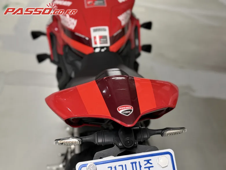 두카티 스트리트파이터 V2 2022 레드 사진 3
