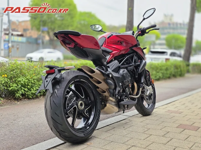 MV아구스타 브루탈레 800 RR 2024 사진 5