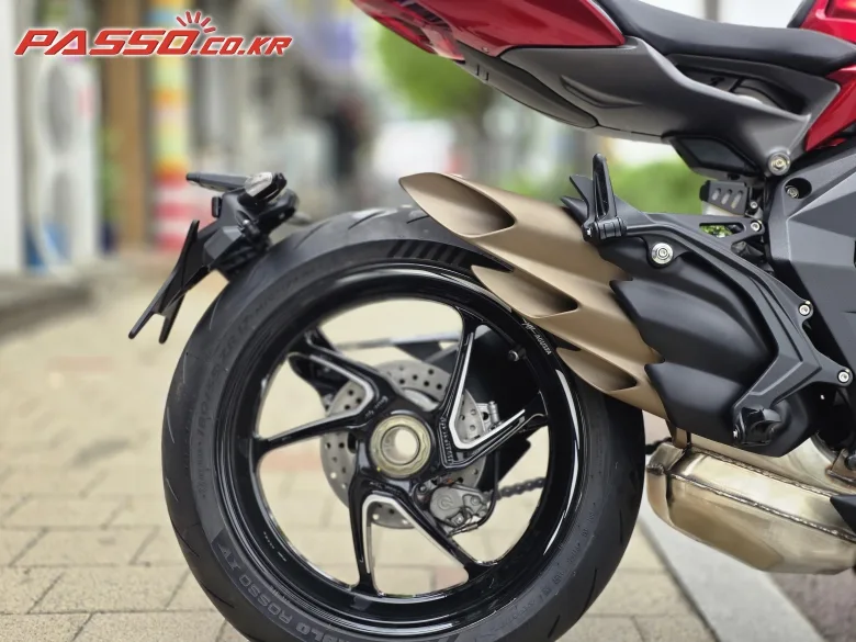 MV아구스타 브루탈레 800 RR 2024 사진 8