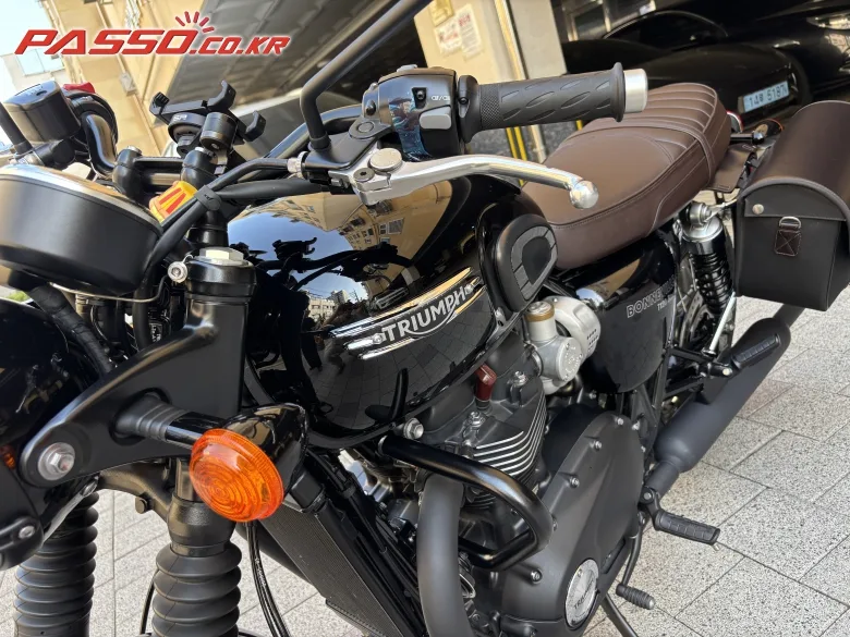 트라이엄프 본네빌 T120 블랙 2025 사진 4