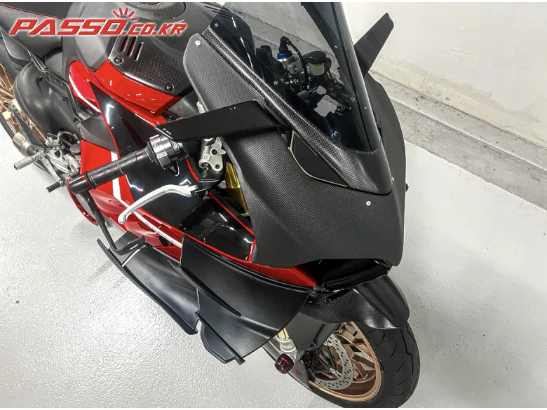 두카티 파니갈레 V4 S 2019 사진 2