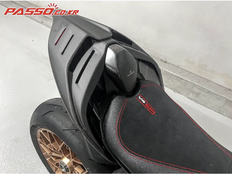 두카티 파니갈레 V4 S 2019 사진 8