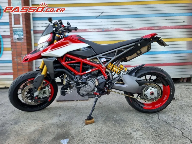 두카티 하이퍼모타드 950 SP 2019 사진 2