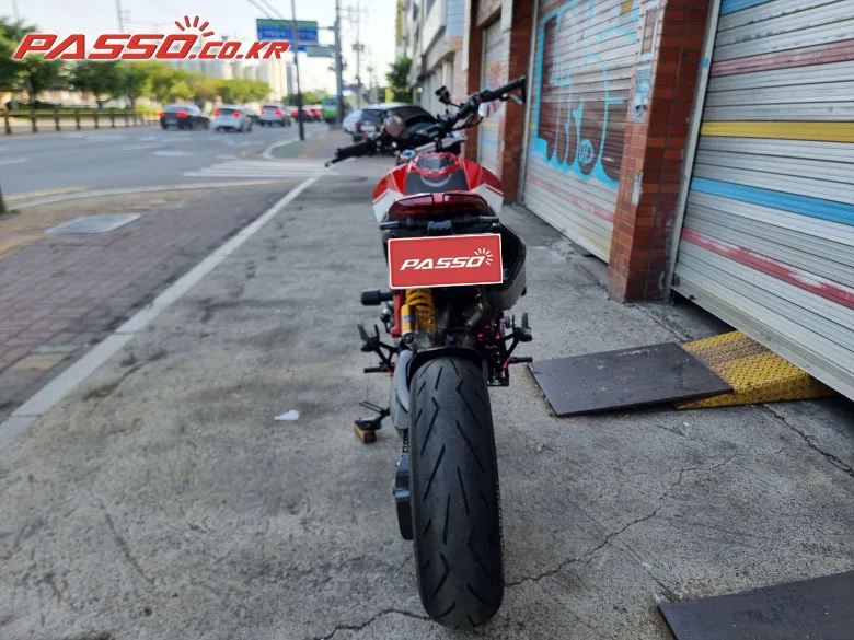 두카티 하이퍼모타드 950 SP 2019 사진 3