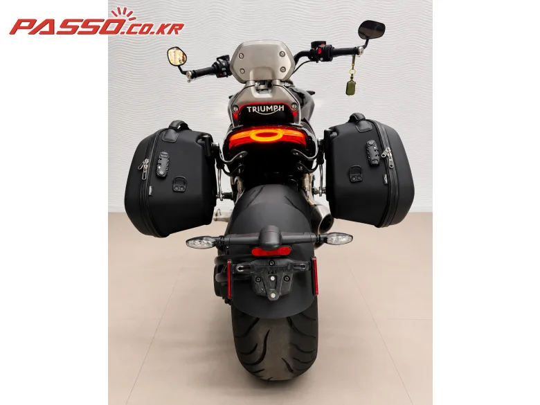 트라이엄프 로켓III GT 2021 사진 3