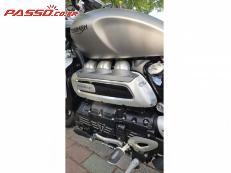 트라이엄프 로켓III R 2023 사진 4