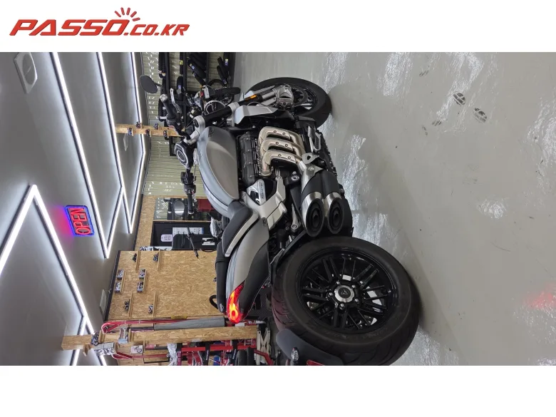 트라이엄프 로켓III R 2023 사진 7