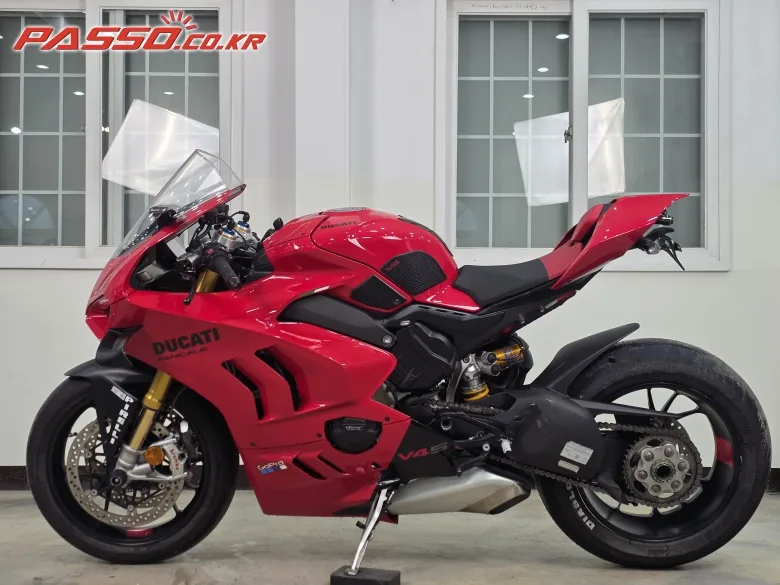 두카티 파니갈레 V4 S 2022 사진 2