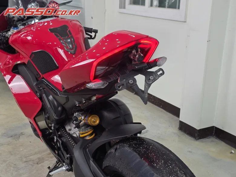 두카티 파니갈레 V4 S 2022 사진 3