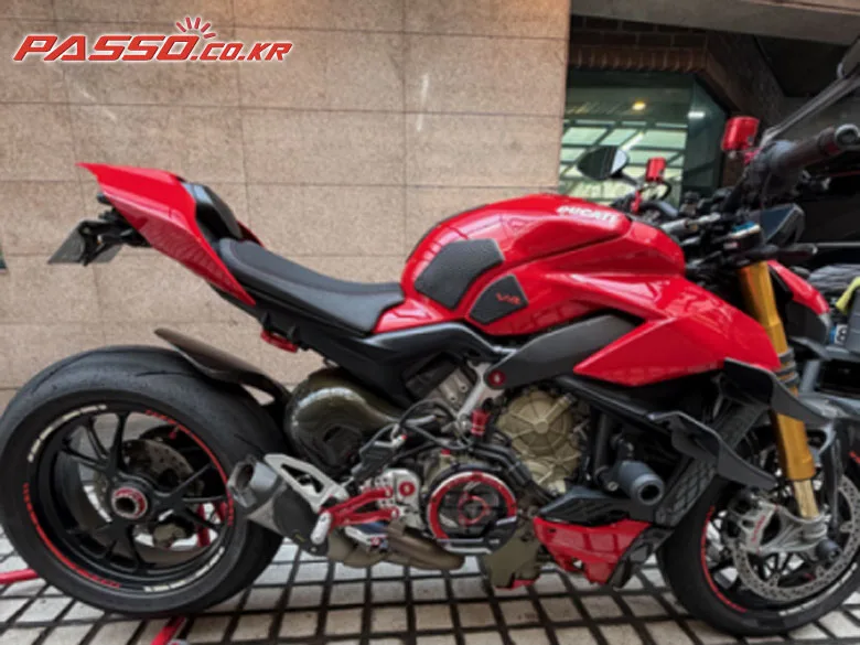 두카티 스트리트파이터 V4 S 2022