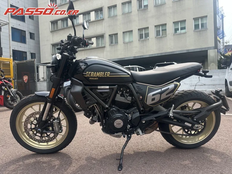두카티 스크램블러 풀 스로틀 2025 블랙 사진 8