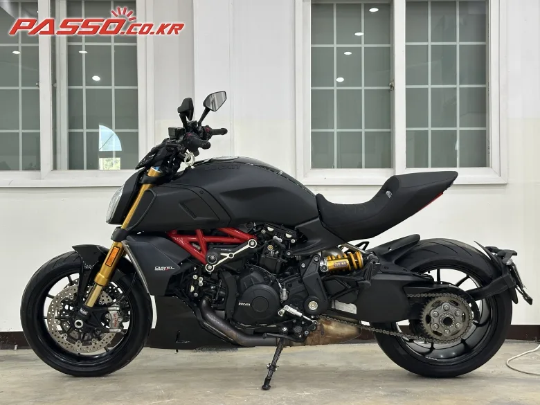 두카티 디아벨 1260 S 2022 블랙 사진 2