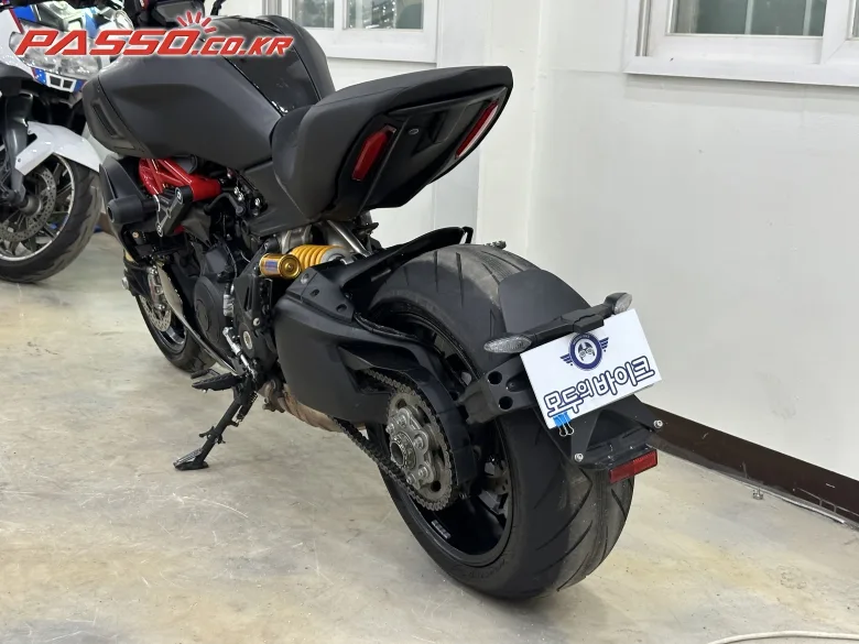 두카티 디아벨 1260 S 2022 블랙 사진 3