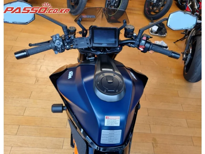 KTM 1290 슈퍼듀크 R 2022 사진 4