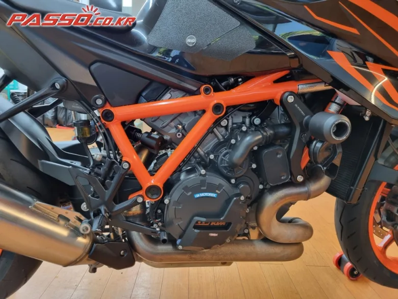 KTM 1290 슈퍼듀크 R 2022 사진 5