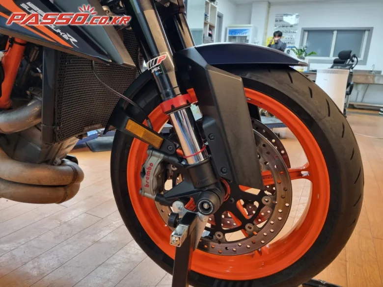 KTM 1290 슈퍼듀크 R 2022 사진 6