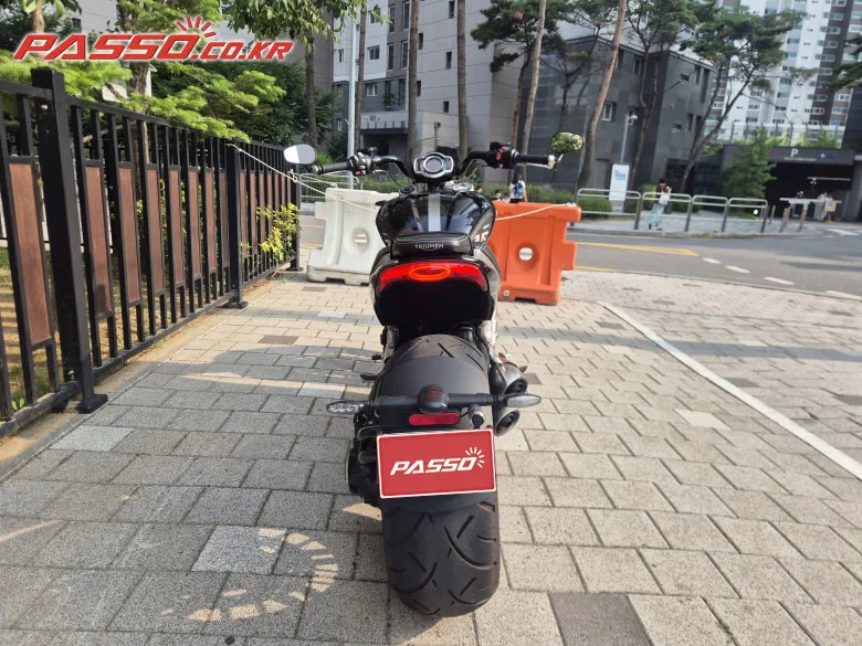 트라이엄프 로켓III R 2021 사진 3