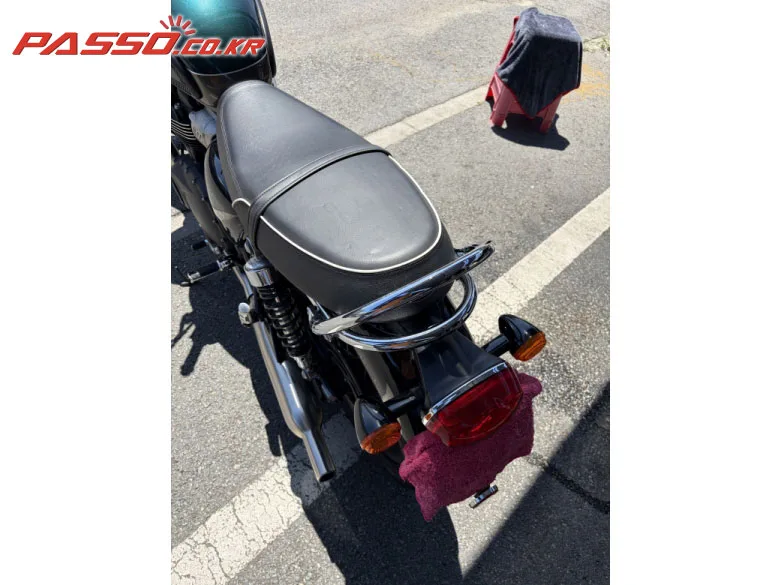 트라이엄프 본네빌 T100 2025 블랙 사진 3