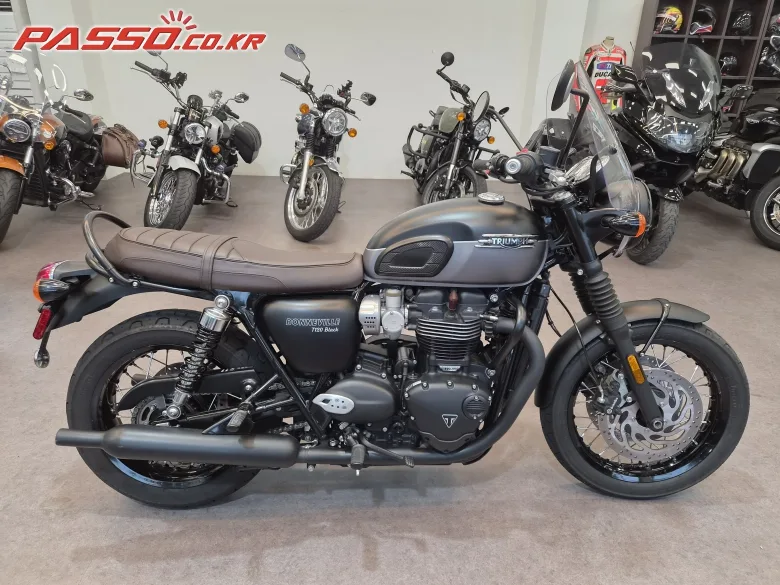 트라이엄프 본네빌 T120 블랙 2022