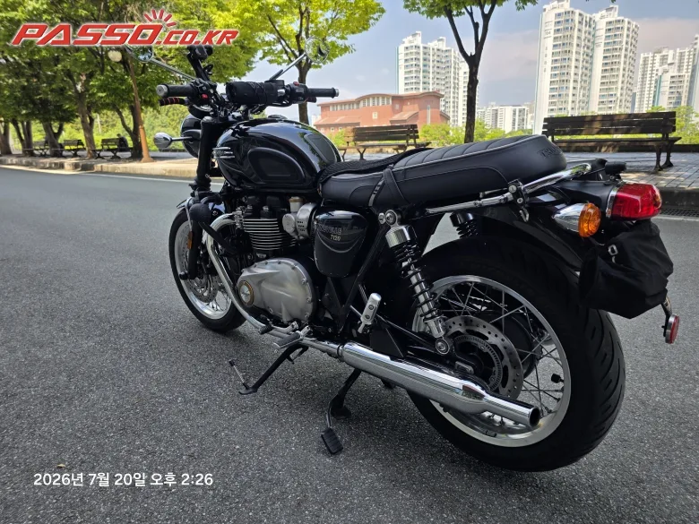 트라이엄프 본네빌 T120 2025 사진 8