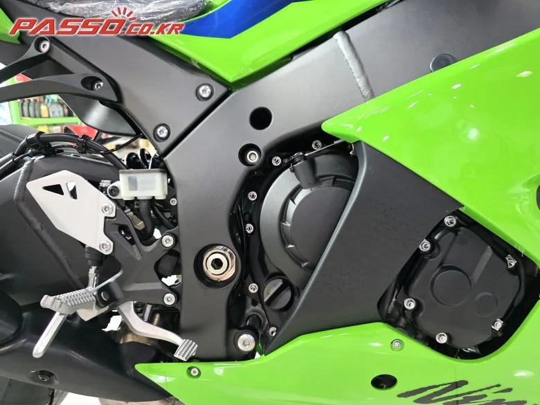 가와사키 닌자 ZX-10R 2026 그린 사진 5