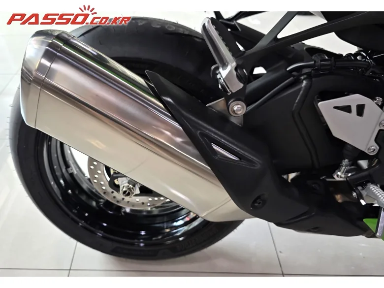 가와사키 닌자 ZX-10R 2026 그린 사진 7