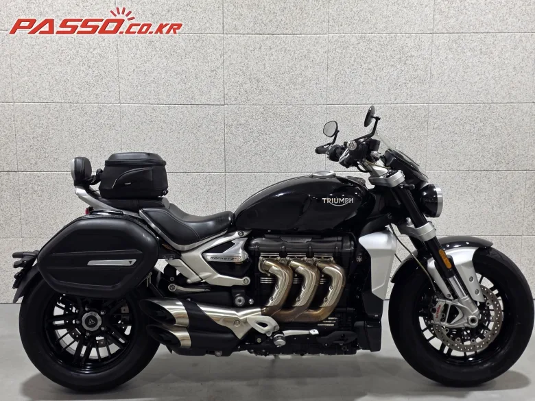 트라이엄프 로켓III R 2021 블랙