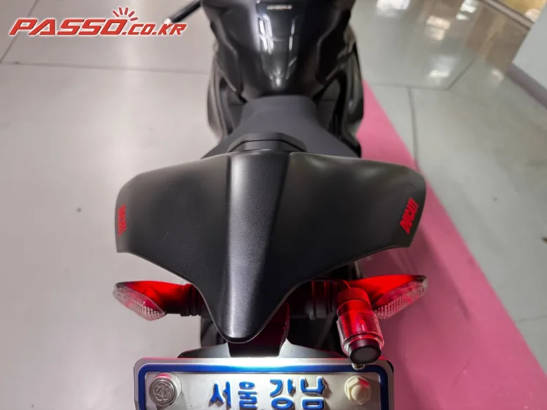 두카티 파니갈레 V2 2025 버건디 사진 4