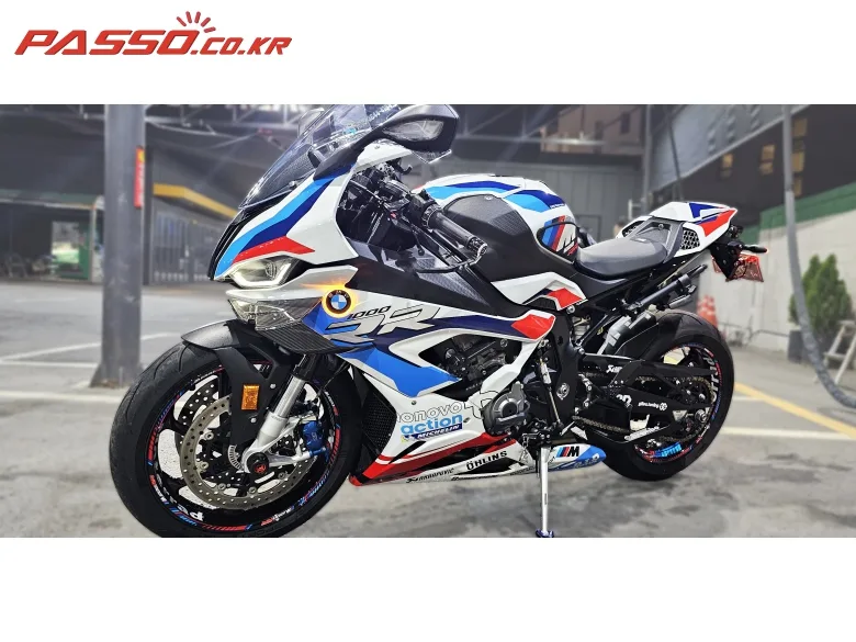 BMW M 1000 RR 2021 화이트 사진 2