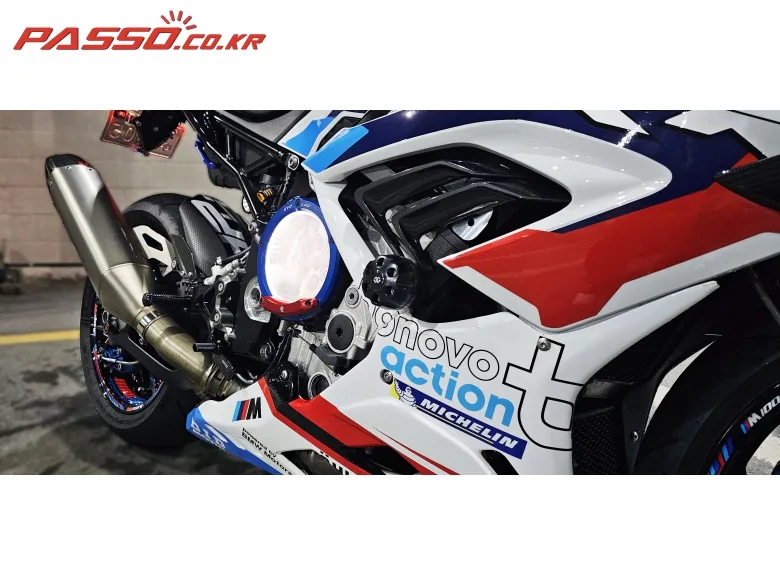 BMW M 1000 RR 2021 화이트 사진 3