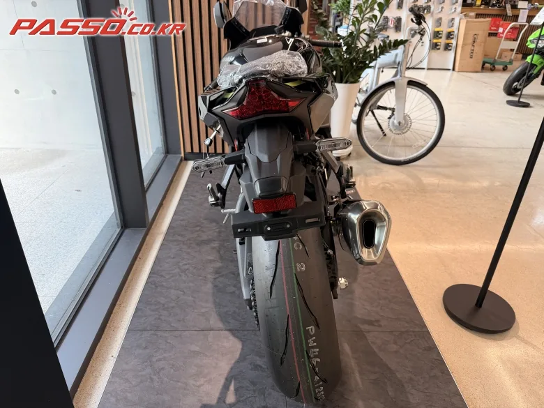 가와사키 Ninja ZX-10R 2026 블랙 사진 3