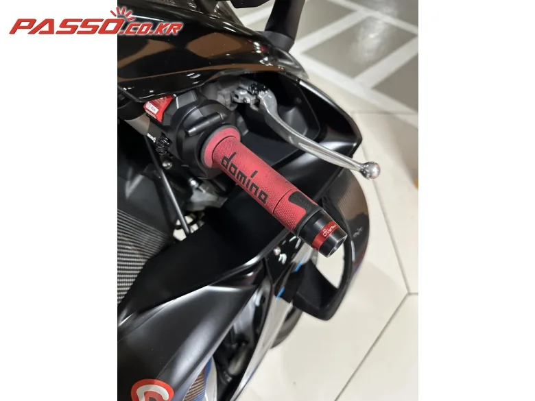 야마하 YZF R1 2022 블랙 사진 4