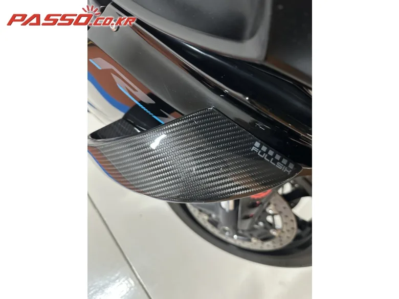 야마하 YZF R1 2022 블랙 사진 6