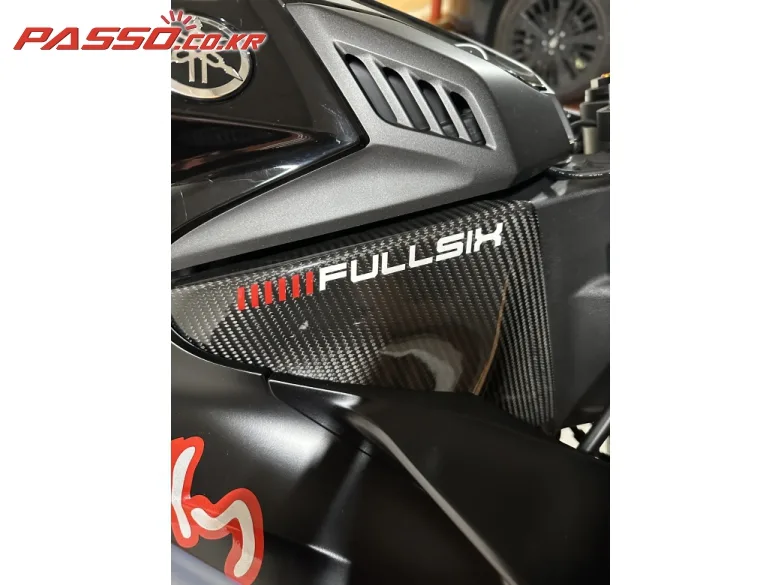 야마하 YZF R1 2022 블랙 사진 7