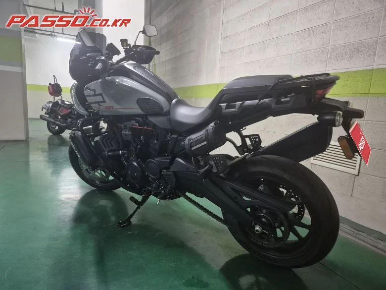 할리데이비슨 팬 아메리카 1250 ST 2025 블랙 사진 1