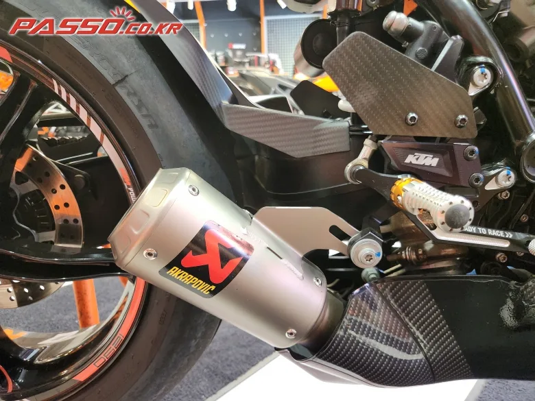 KTM 1290 슈퍼듀크 R 2022 블랙 사진 7
