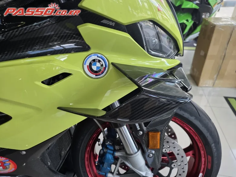 BMW M 1000 RR 2022 옐로 사진 3
