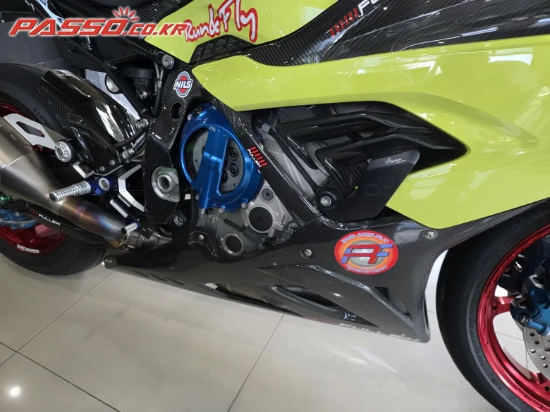 BMW M 1000 RR 2022 옐로 사진 4
