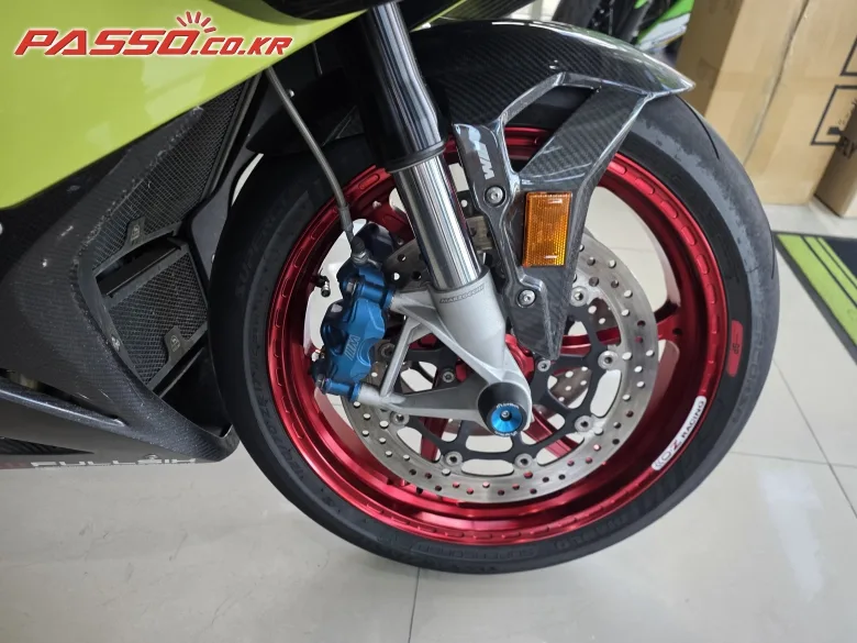 BMW M 1000 RR 2022 옐로 사진 5
