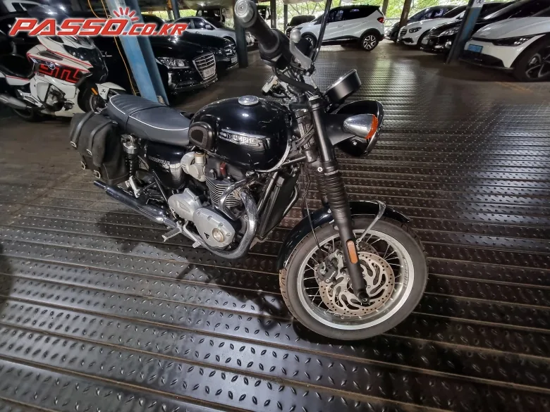 트라이엄프 본네빌 T120 2022 블랙 사진 7
