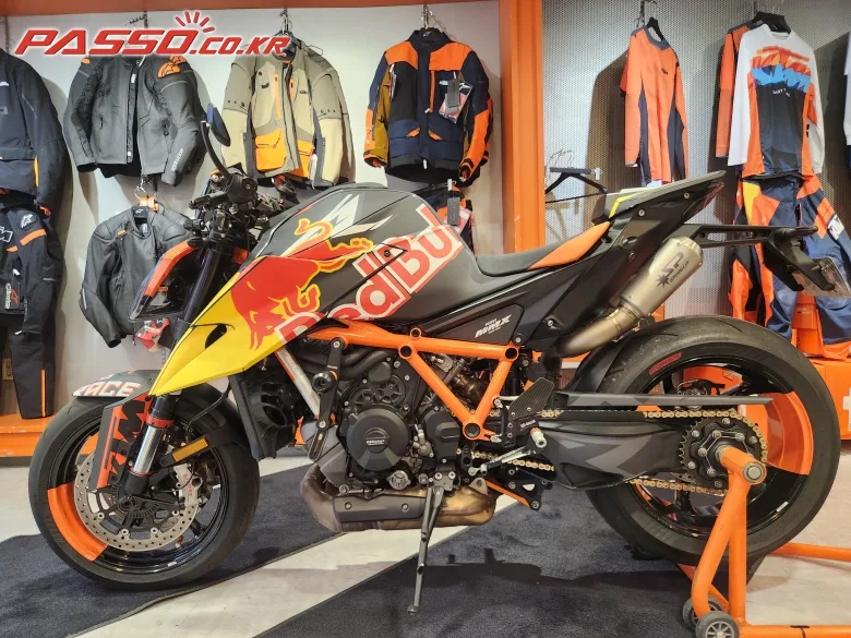 KTM 1290 슈퍼듀크 R 2021 오렌지 사진 2