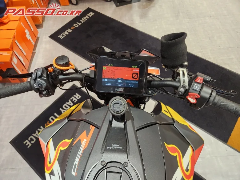KTM 1290 슈퍼듀크 R 2021 오렌지 사진 4