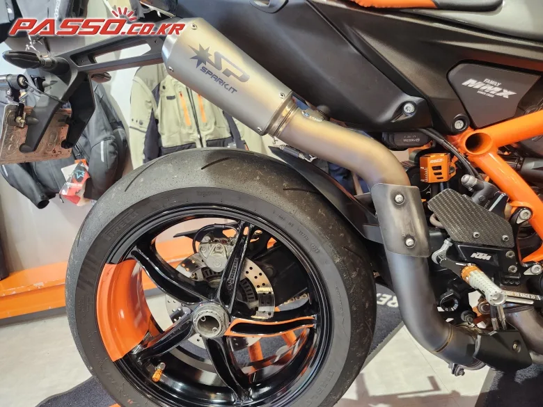KTM 1290 슈퍼듀크 R 2021 오렌지 사진 7