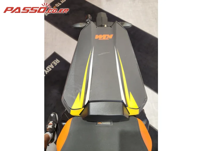 KTM 1290 슈퍼듀크 R 2021 오렌지 사진 8