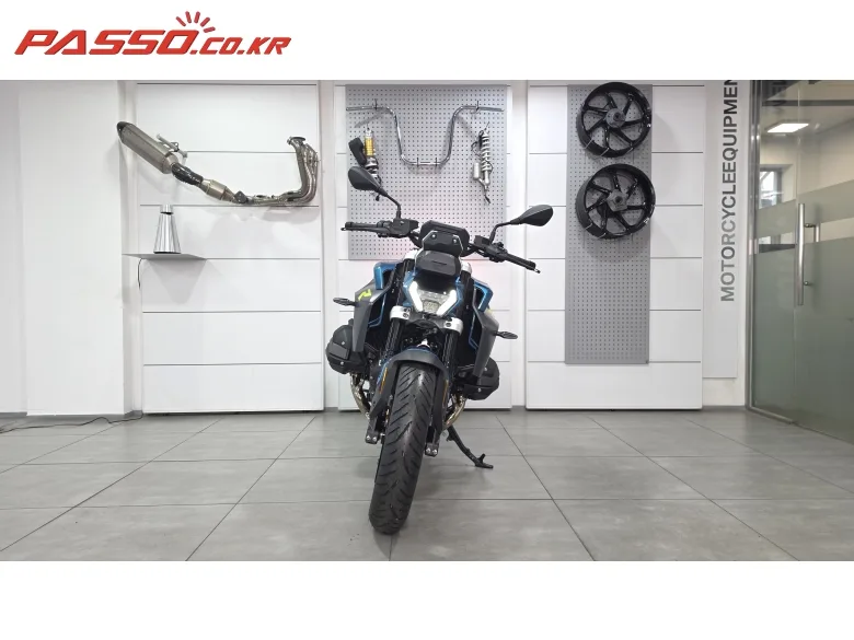 BMW R 1300 R 2026 블루 사진 3