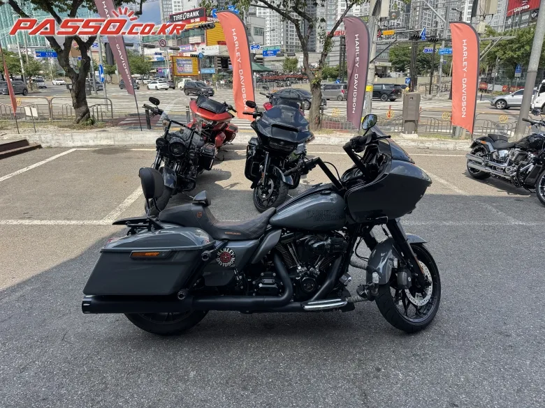 할리데이비슨 로드 글라이드 ST 2022 블랙 사진 1